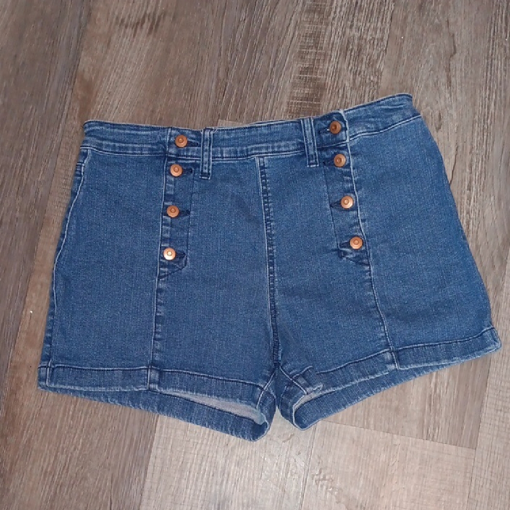 NOBO Women's Size 15 Denim Shorts With Button Design
